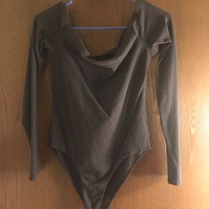 Nanamacs Off shoulder bodysuit